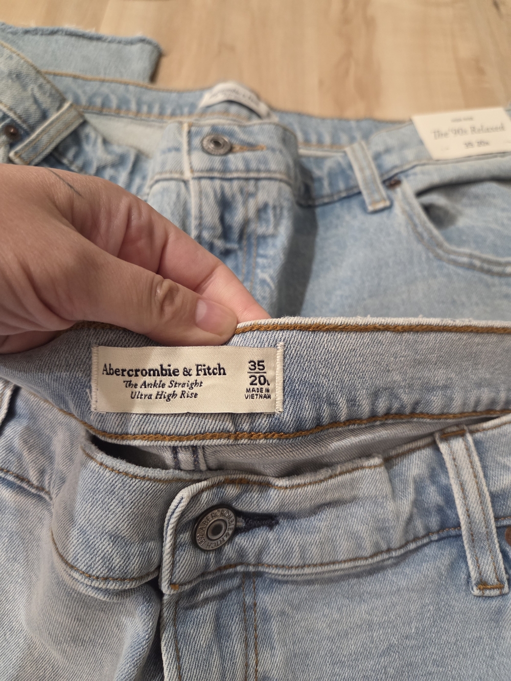 Abercrombie & Fitch Light Blue Relaxed Jeans - Picture 2 of 7